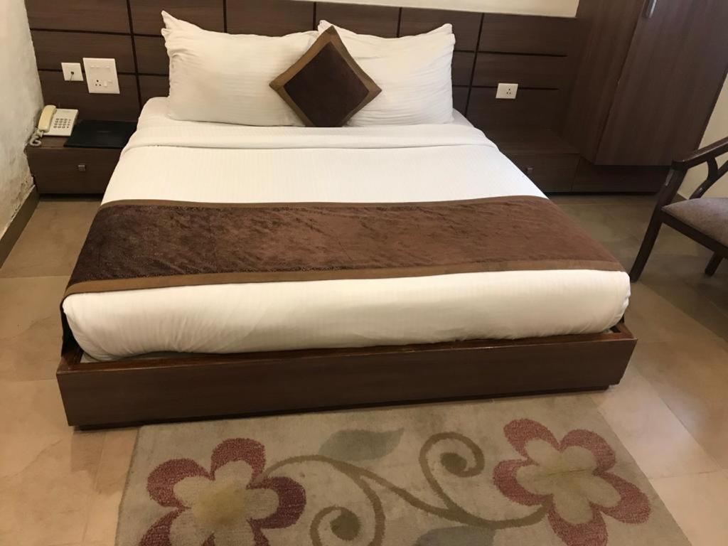 Hotel City Square Hisār Buitenkant foto