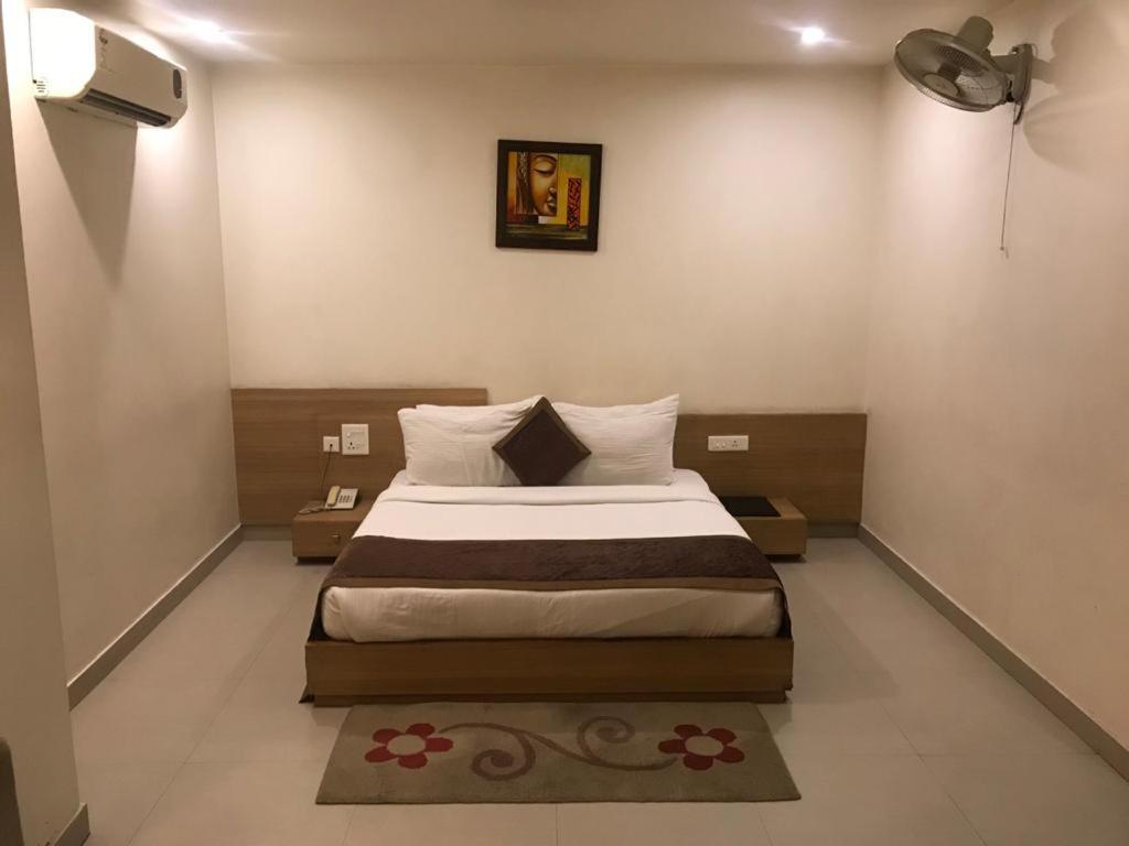 Hotel City Square Hisār Buitenkant foto