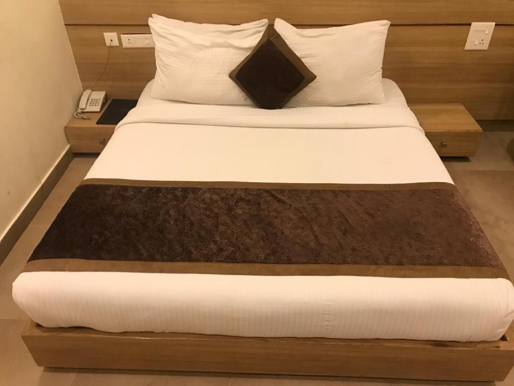 Hotel City Square Hisār Buitenkant foto