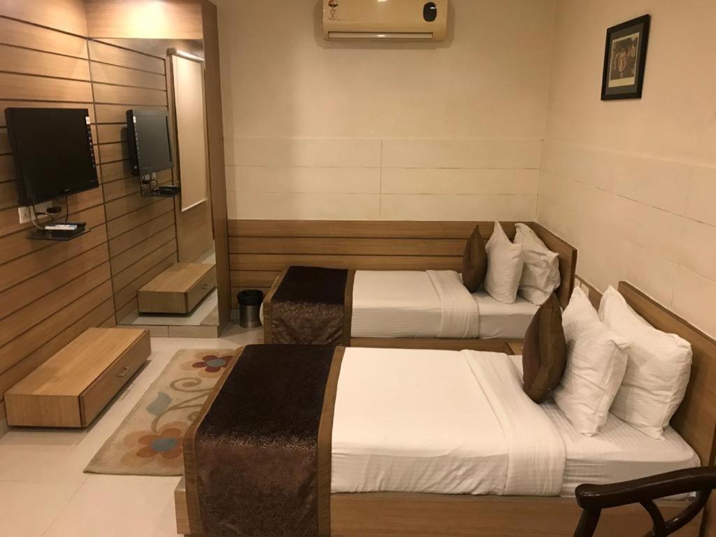 Hotel City Square Hisār Buitenkant foto