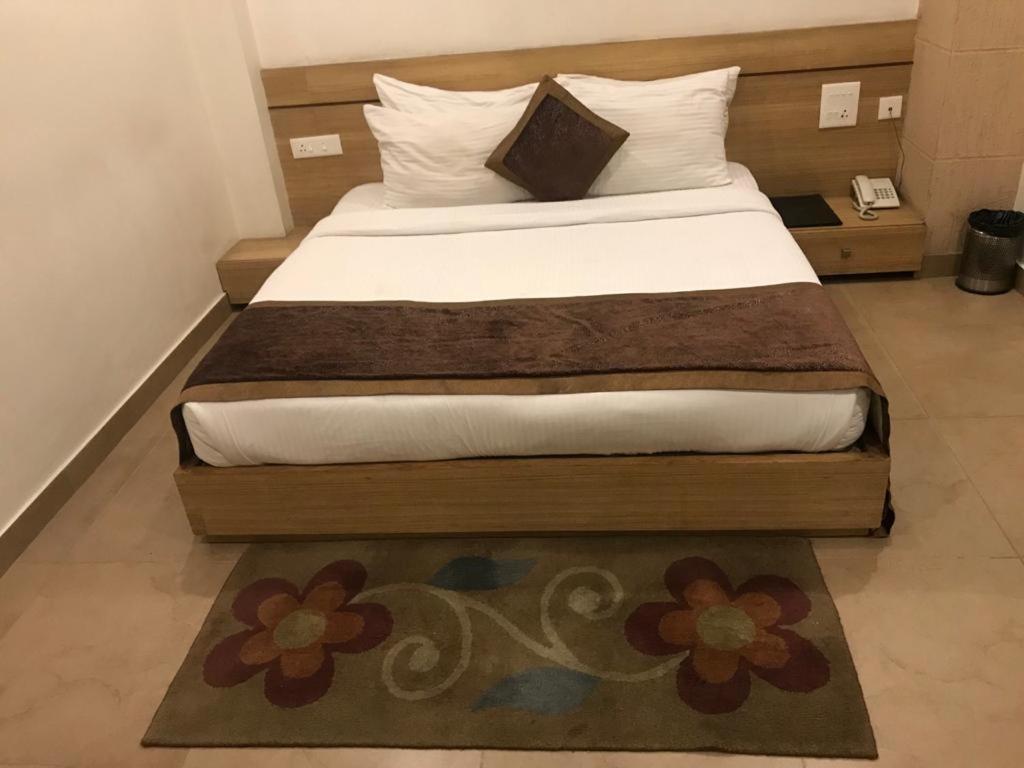 Hotel City Square Hisār Buitenkant foto