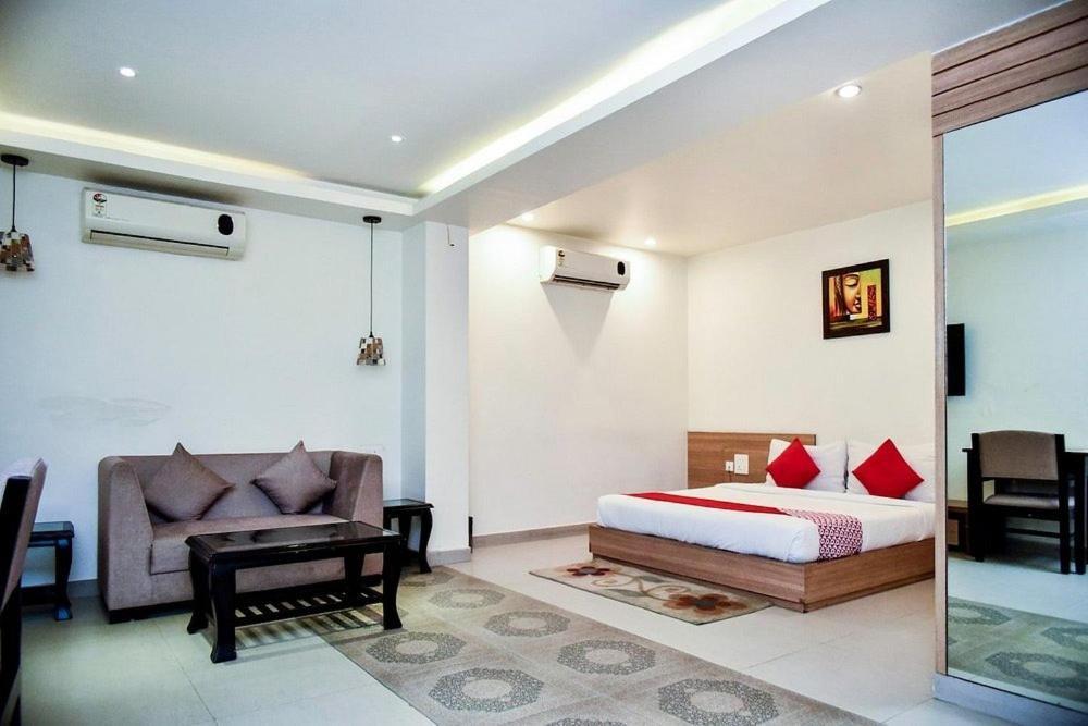 Hotel City Square Hisār Buitenkant foto